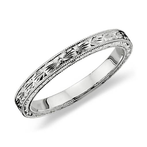Hand-Engraved Wedding Ring in Platinum (2.3 mm)